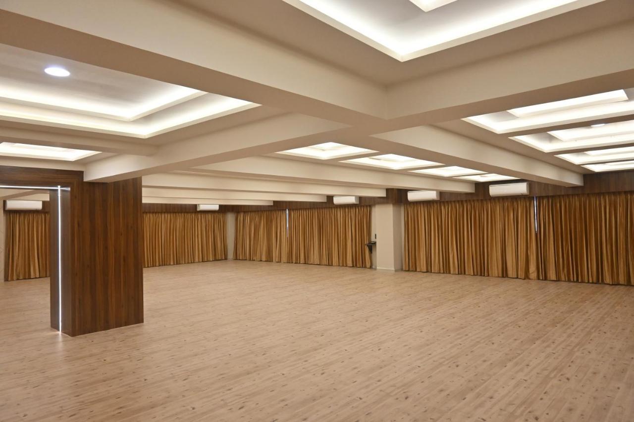 Hotel Privya Rooms And Banquet 수라트 외부 사진