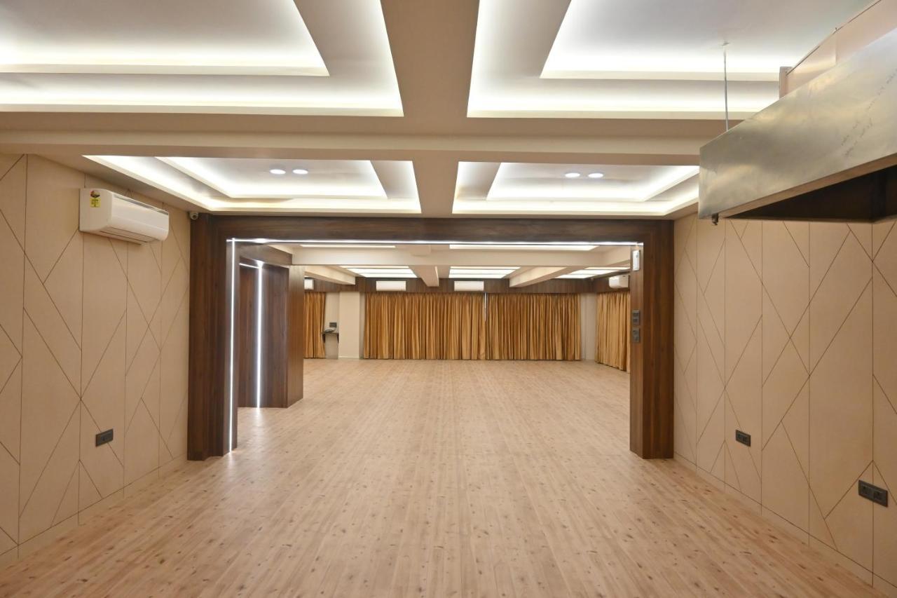 Hotel Privya Rooms And Banquet 수라트 외부 사진