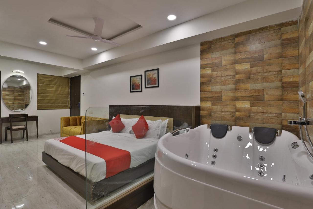 Hotel Privya Rooms And Banquet 수라트 외부 사진