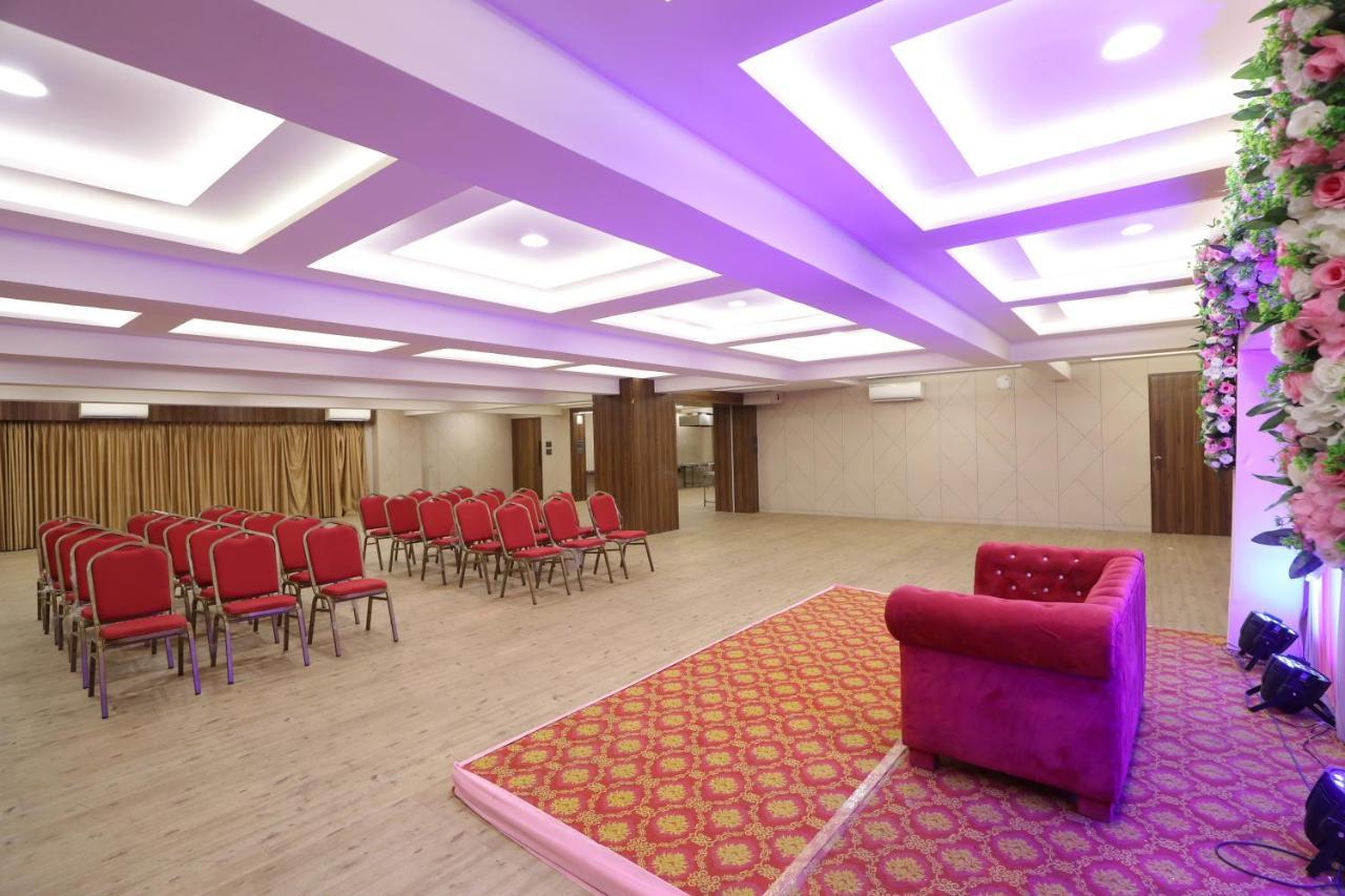 Hotel Privya Rooms And Banquet 수라트 외부 사진