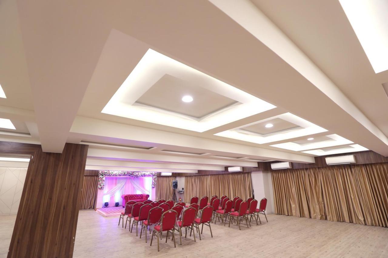 Hotel Privya Rooms And Banquet 수라트 외부 사진