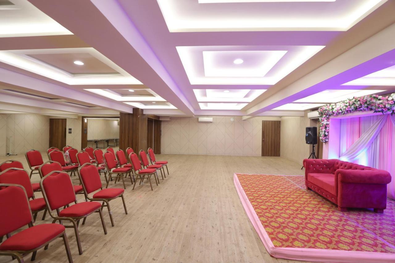 Hotel Privya Rooms And Banquet 수라트 외부 사진